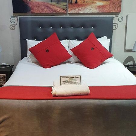 Garden Corner Guesthouse Бофорт-Уэст Экстерьер фото