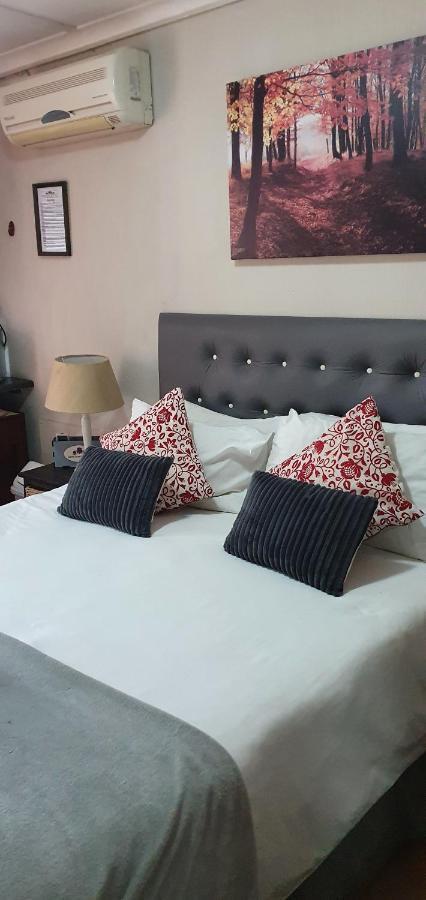 Garden Corner Guesthouse Бофорт-Уэст Экстерьер фото