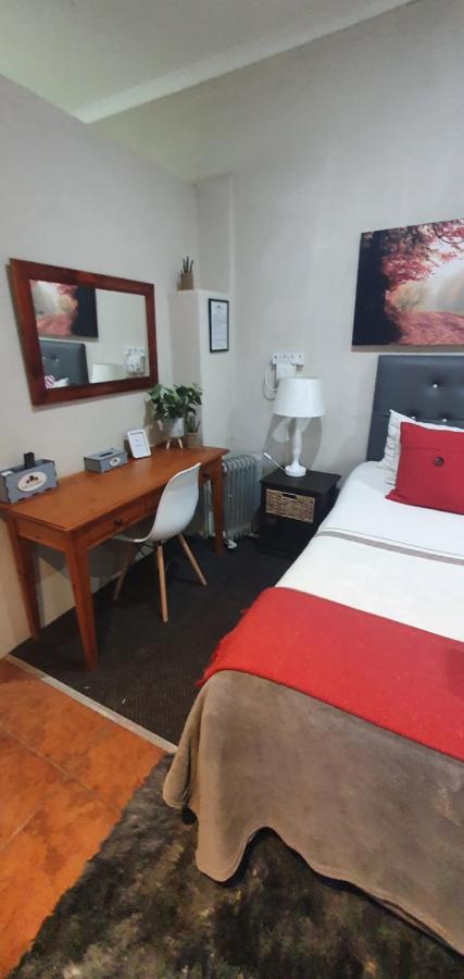 Garden Corner Guesthouse Бофорт-Уэст Экстерьер фото