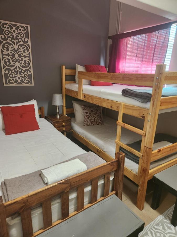 Garden Corner Guesthouse Бофорт-Уэст Экстерьер фото