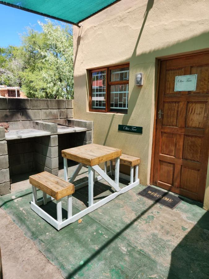 Garden Corner Guesthouse Бофорт-Уэст Экстерьер фото