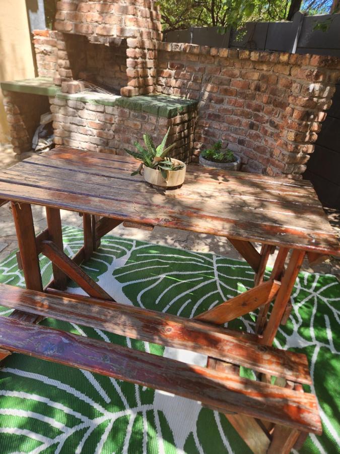 Garden Corner Guesthouse Бофорт-Уэст Экстерьер фото