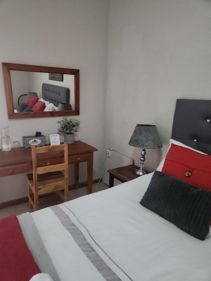Garden Corner Guesthouse Бофорт-Уэст Экстерьер фото