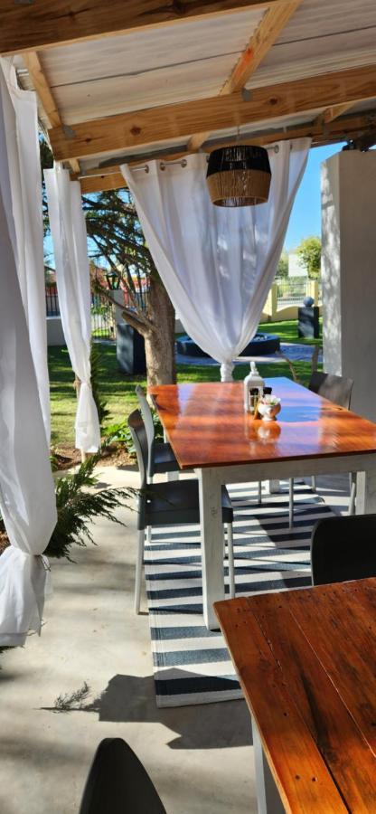 Garden Corner Guesthouse Бофорт-Уэст Экстерьер фото